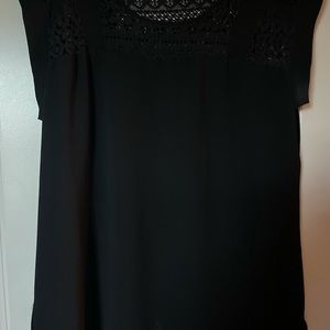 Women’s black top L